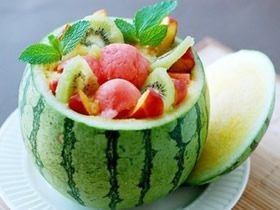 簡單又誘人的水果拼盤 快來享受美味水果大餐！