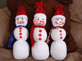 用襪子制作圣誕節雪人玩偶的方法