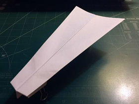 飛得又快又遠紙飛機的折紙教程