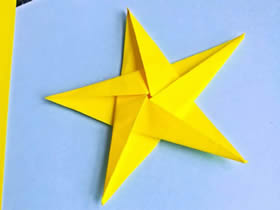 怎么用一張紙折五角星的折法步驟圖解