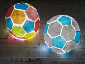 怎么用薄紙做國慶節足球燈籠的方法圖解