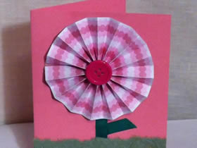 怎么用卡紙做立體花朵感恩卡的方法圖解